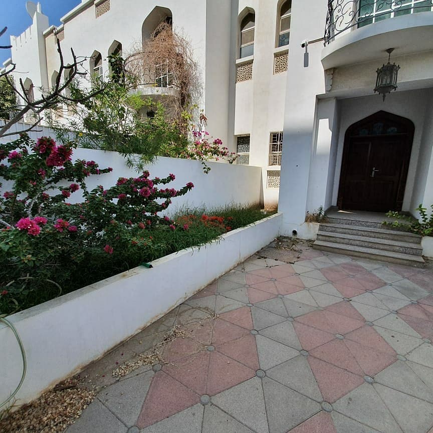 Lovely townhouse located in Azaiba close to Al-Zubair